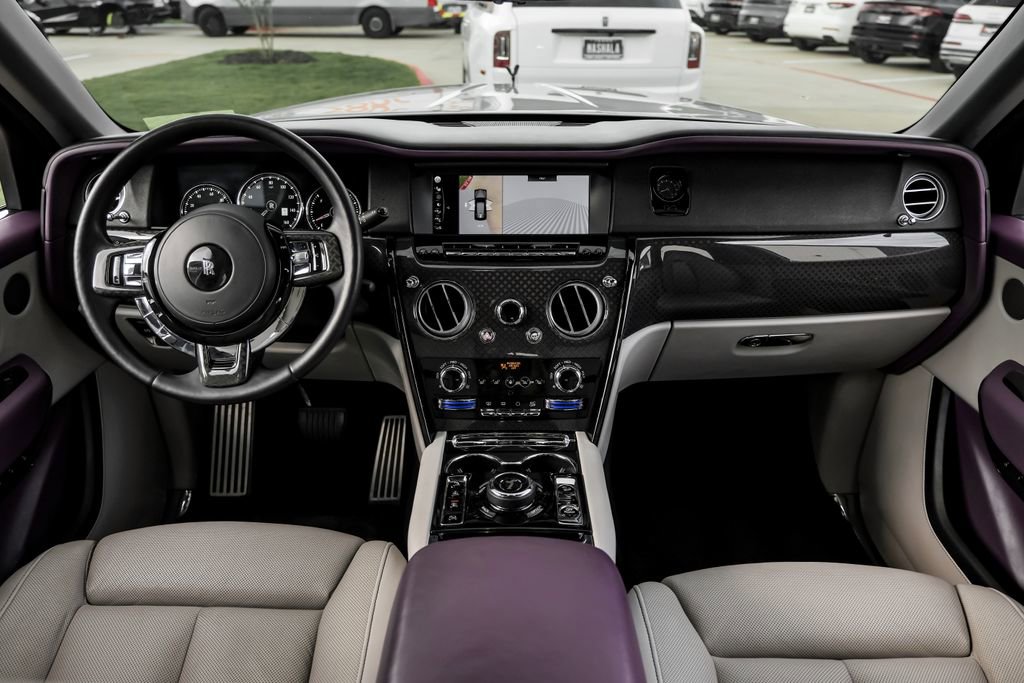 Used 2022 Rolls-Royce Cullinan Black Badge image 14