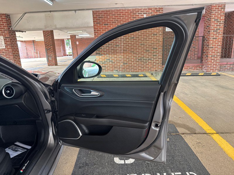 Used 2019 Alfa Romeo Giulia AWD image 12