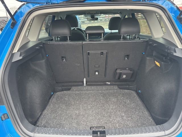 Used 2023 Volkswagen Taos SE w/ Panoramic Sunroof Package image 11