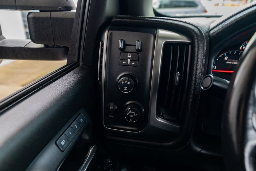Used 2018 Chevrolet Silverado 2500 LTZ image 13