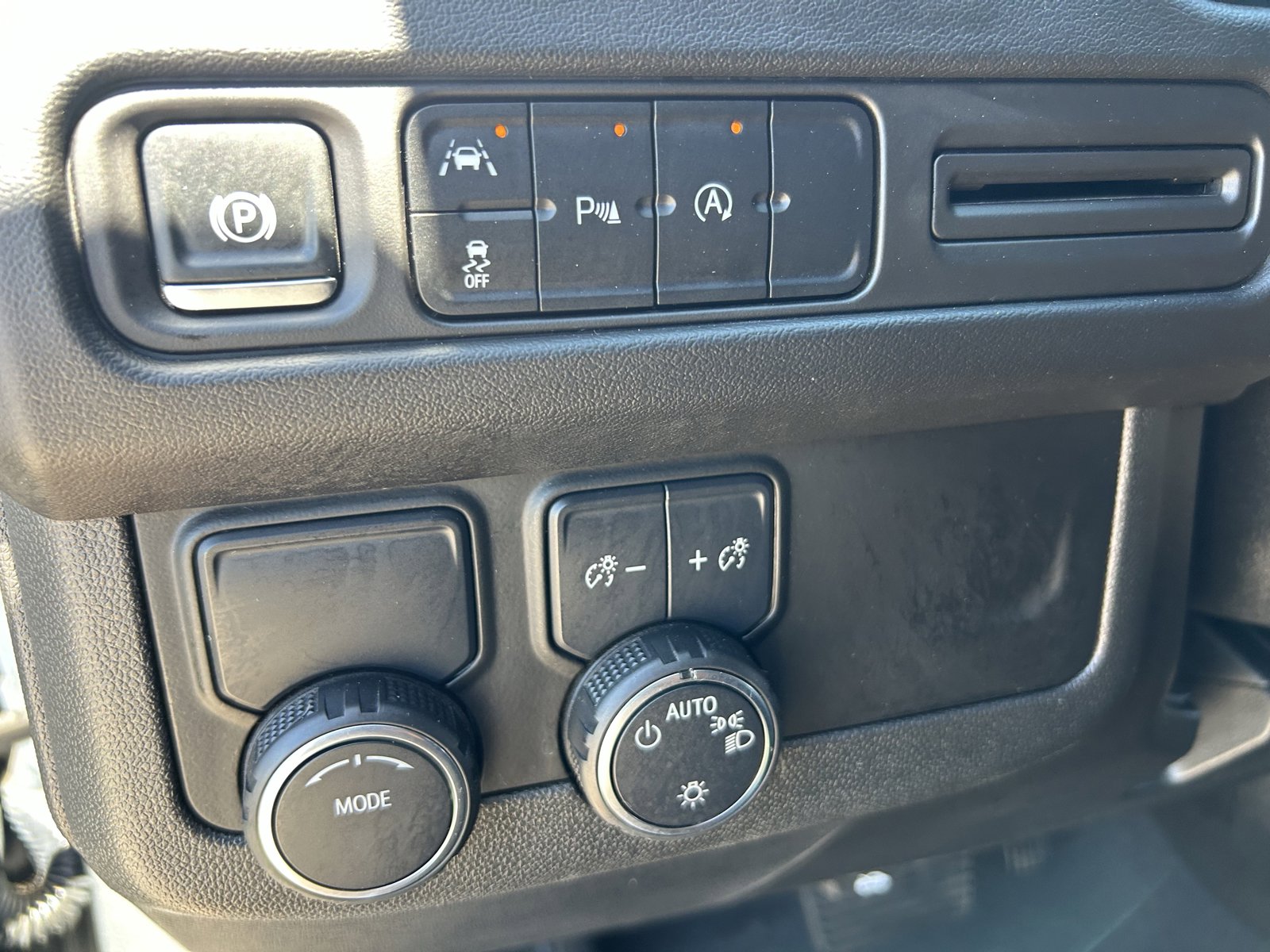 Certified 2024 Chevrolet Suburban LT image 33