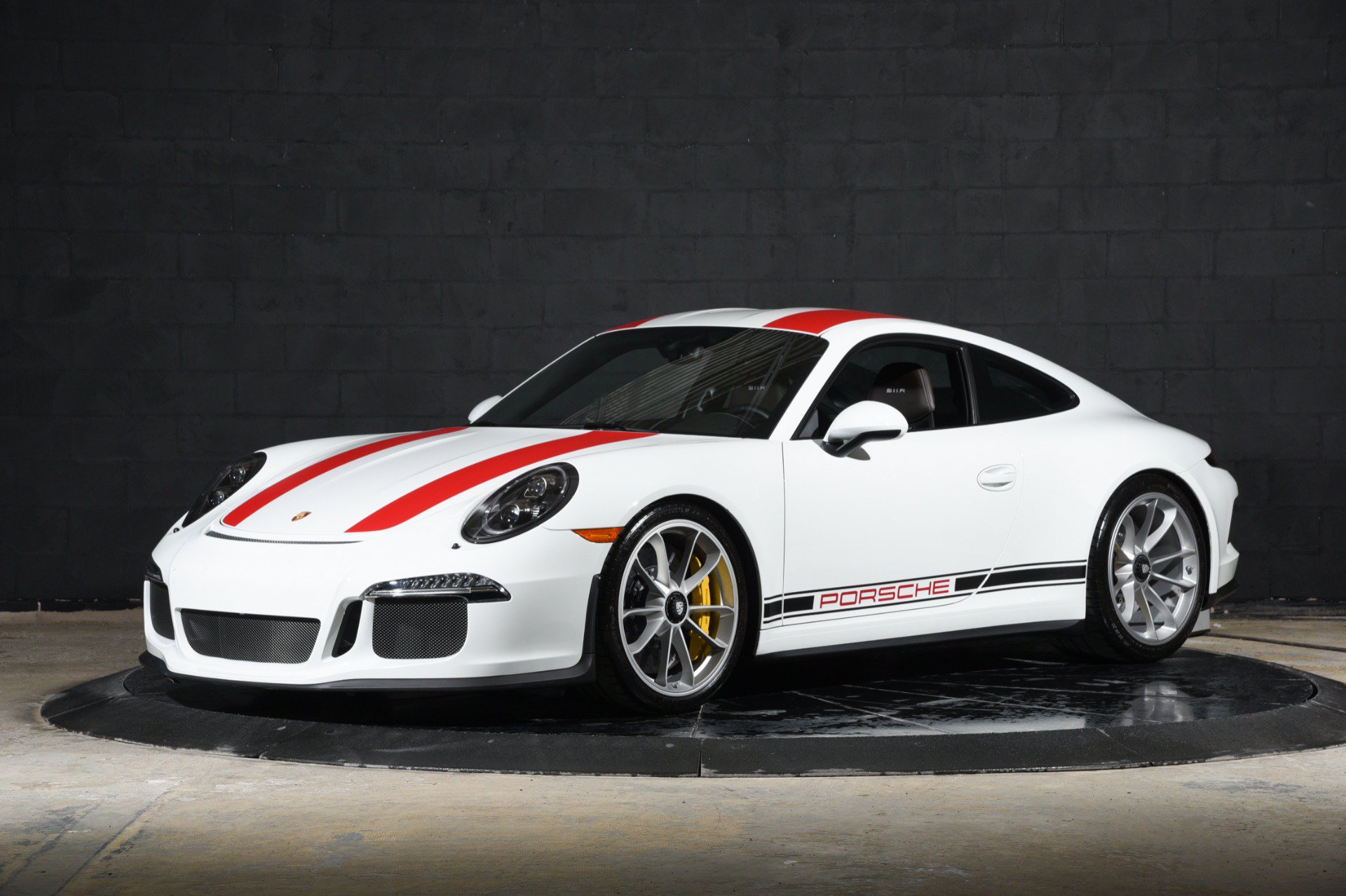 Used 2016 Porsche 911 R RWD image 10