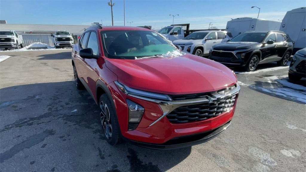 New 2026 Chevrolet Trax RS w/ Sunroof Package image 4