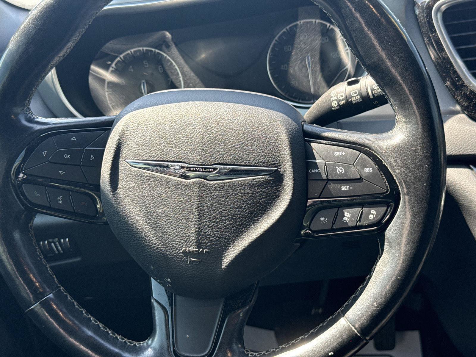 Used 2019 Chrysler Pacifica Touring-L Plus w/ Advanced Safetytec Group FWD image 11