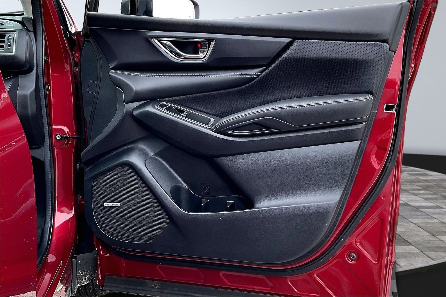 Used 2024 Subaru Ascent Limited w/ Technology Package image 18