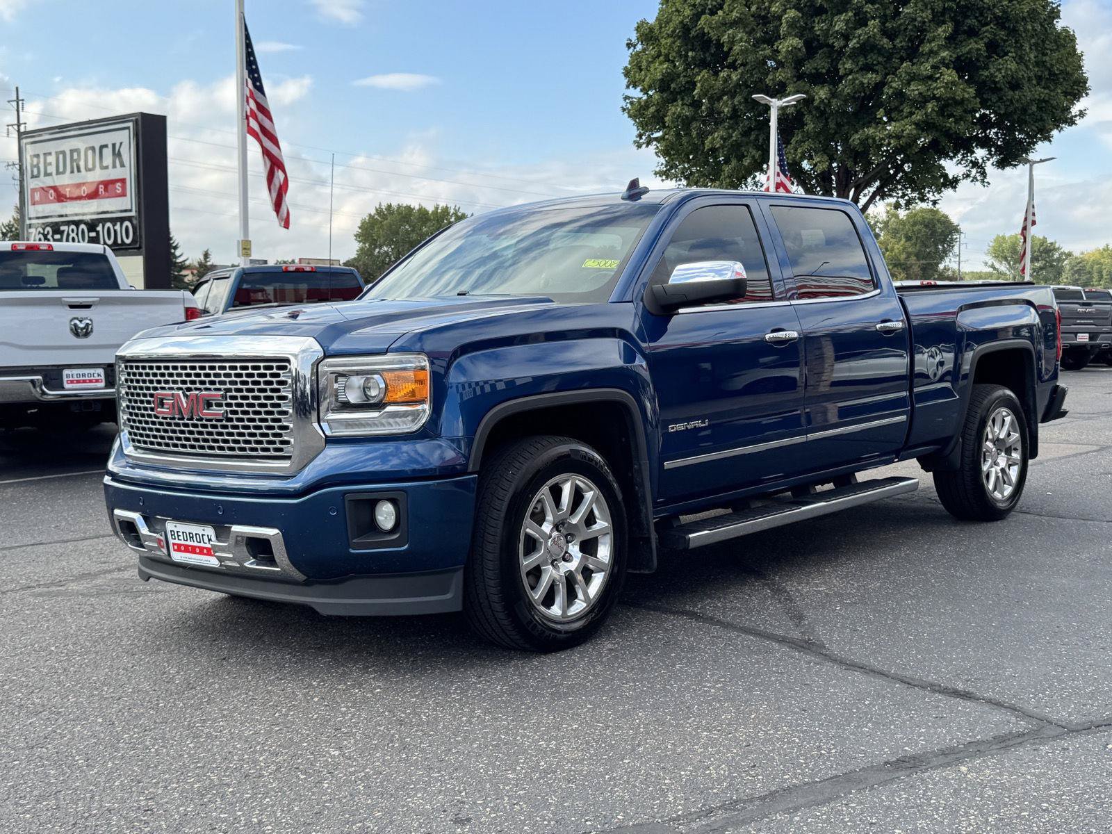Used 2015 GMC Sierra 1500 Denali w/ Driver Alert Package AWD/4WD image 3