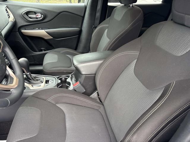 Used 2017 Jeep Cherokee Latitude w/ Comfort/Convenience Group image 24