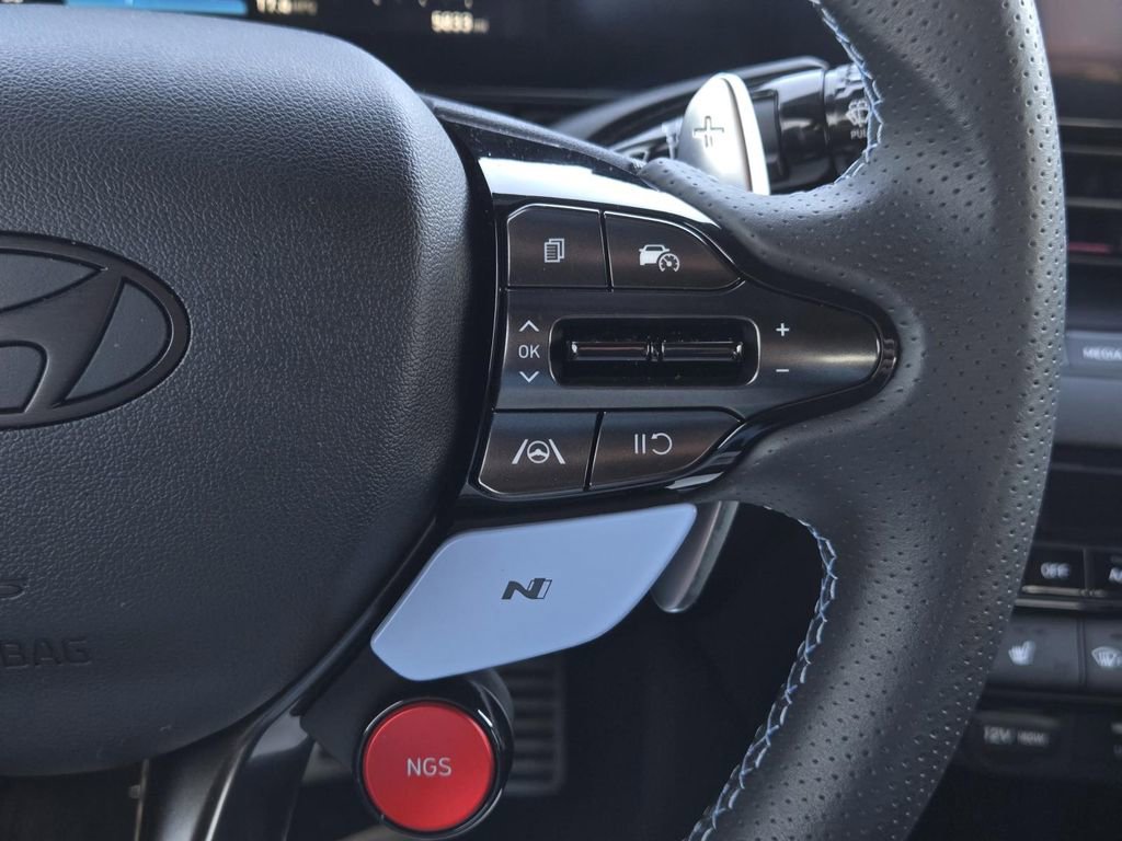 Used 2025 Hyundai Elantra N image 11