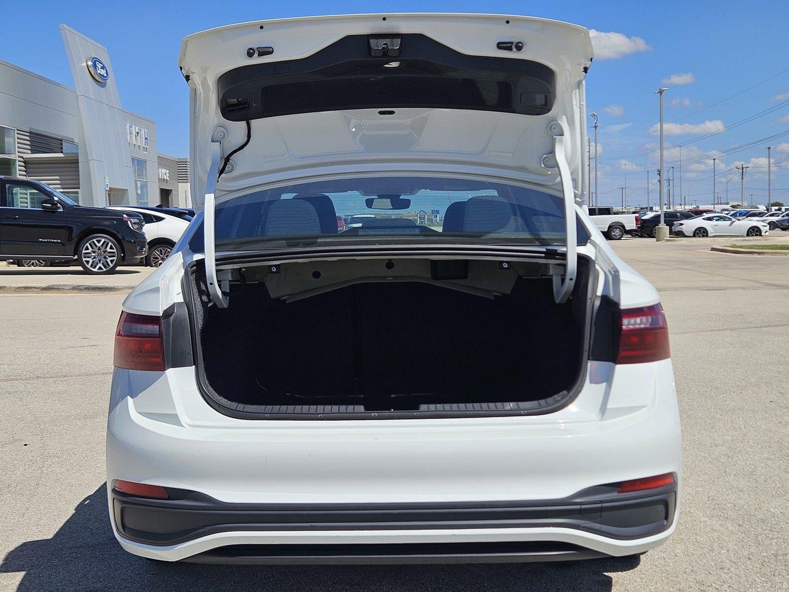 Used 2025 Volkswagen Jetta Sport FWD image 10