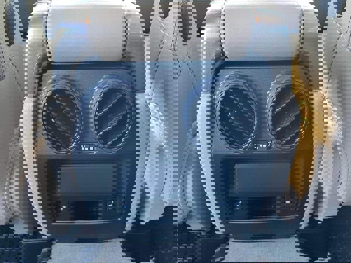 Used 2016 Land Rover LR4 HSE LUX image 28