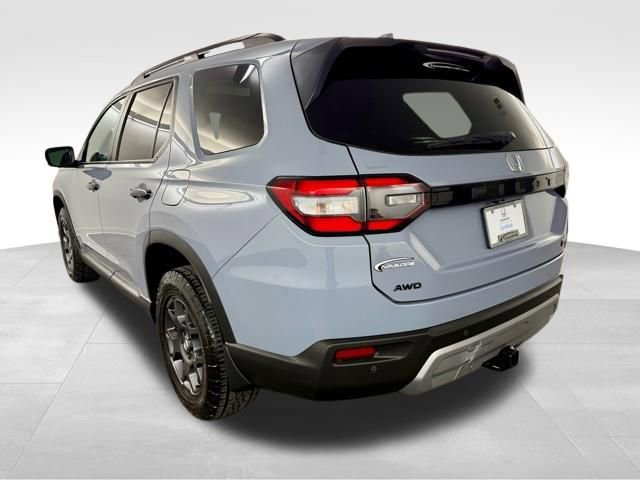 Certified 2025 Honda Pilot TrailSport image 6
