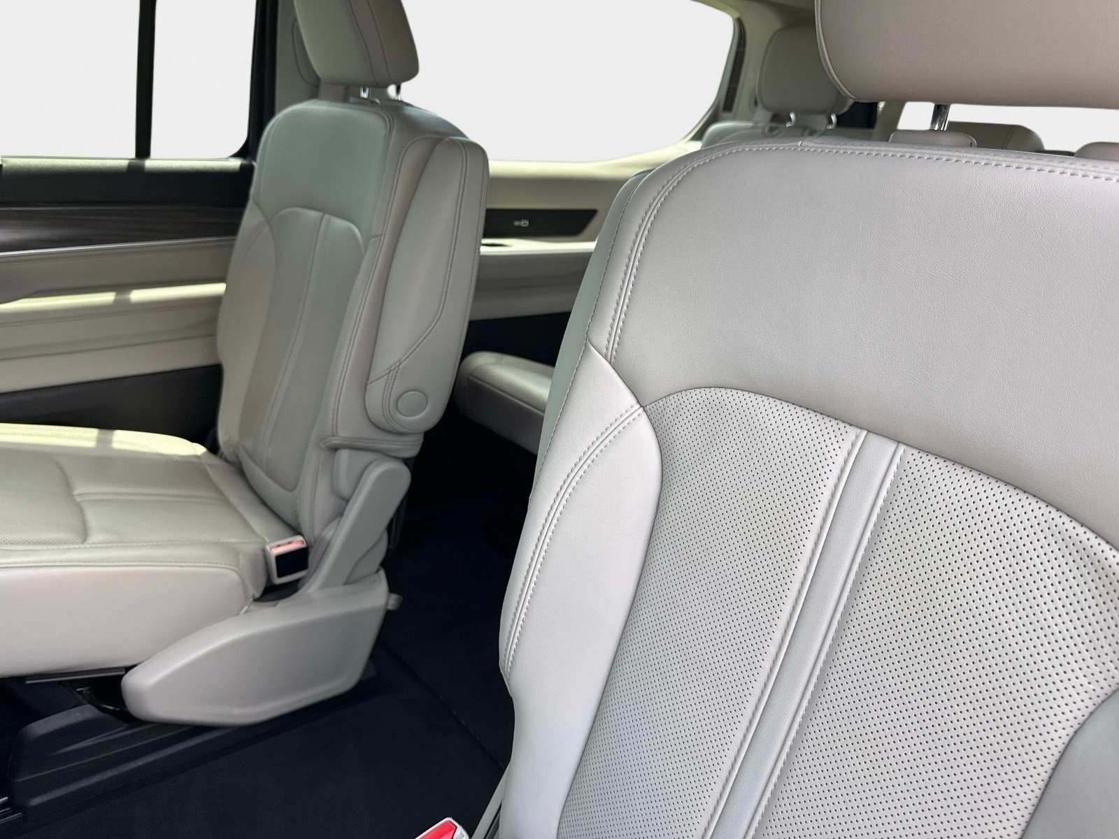 Used 2023 Jeep Wagoneer Series II w/ Convenience Group I AWD/4WD image 14