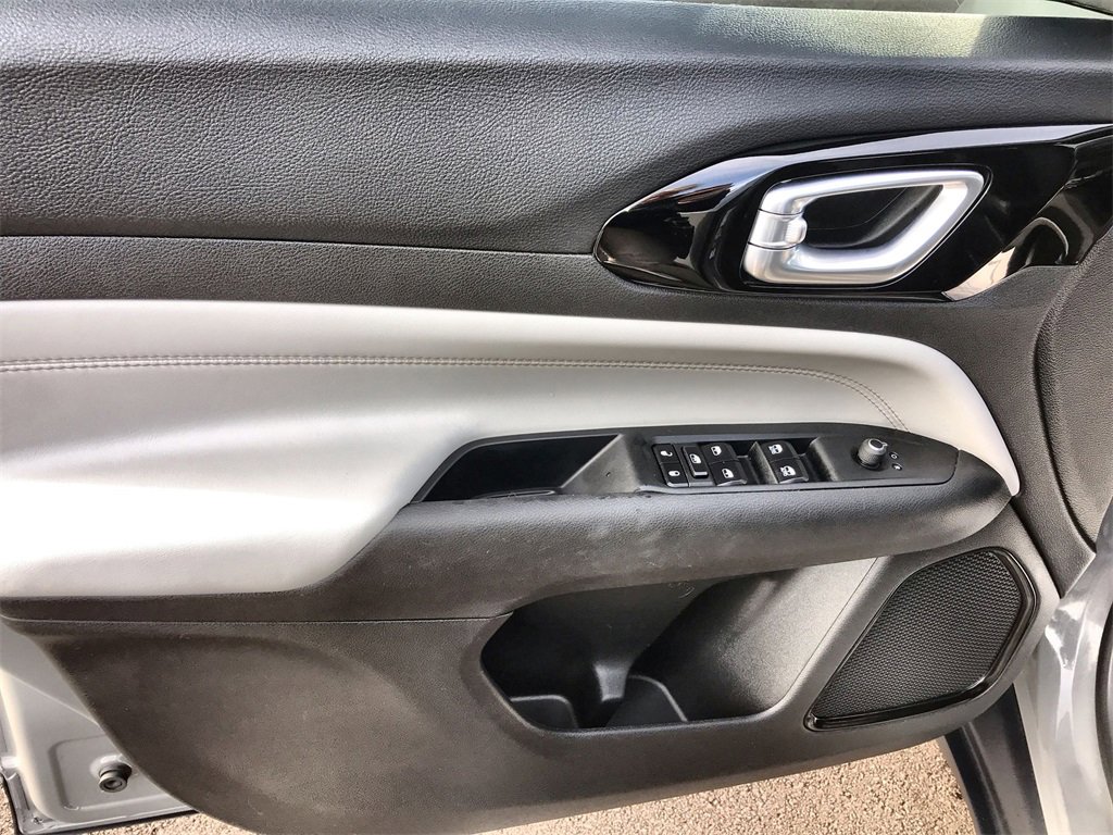 Used 2024 Jeep Compass Limited image 13