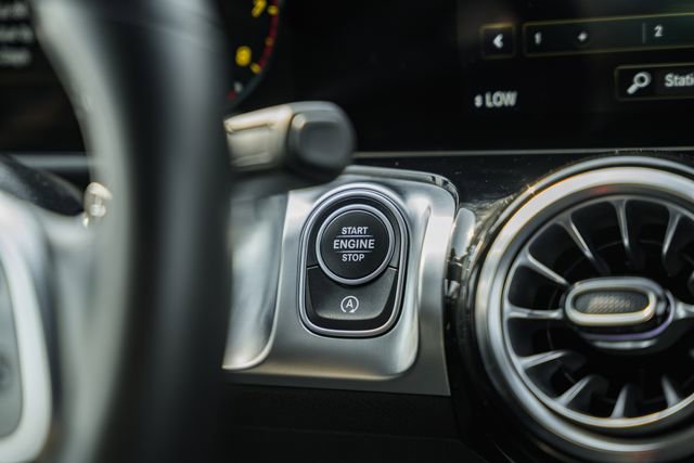 Used 2023 Mercedes-Benz GLB 250 4MATIC w/ Premium Package image 27