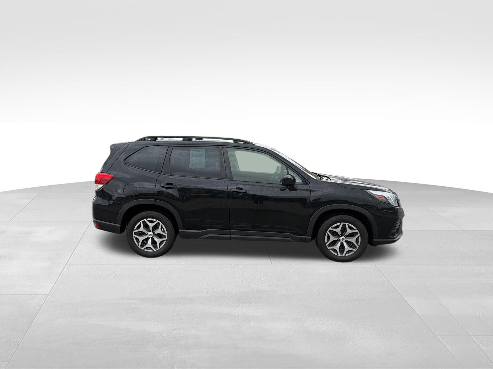 Used 2023 Subaru Forester Premium AWD/4WD image 5