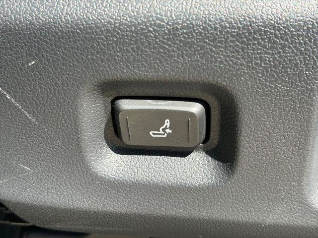 Certified 2025 Toyota Tacoma SR5 AWD/4WD image 23
