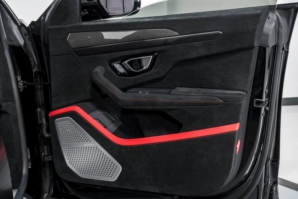 Used 2023 Lamborghini Urus Performante AWD/4WD image 45