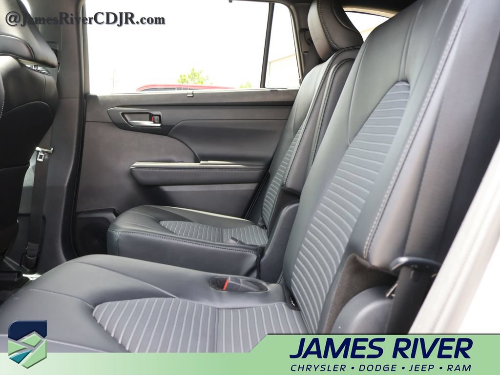 Used 2025 Toyota Highlander XSE AWD/4WD image 19
