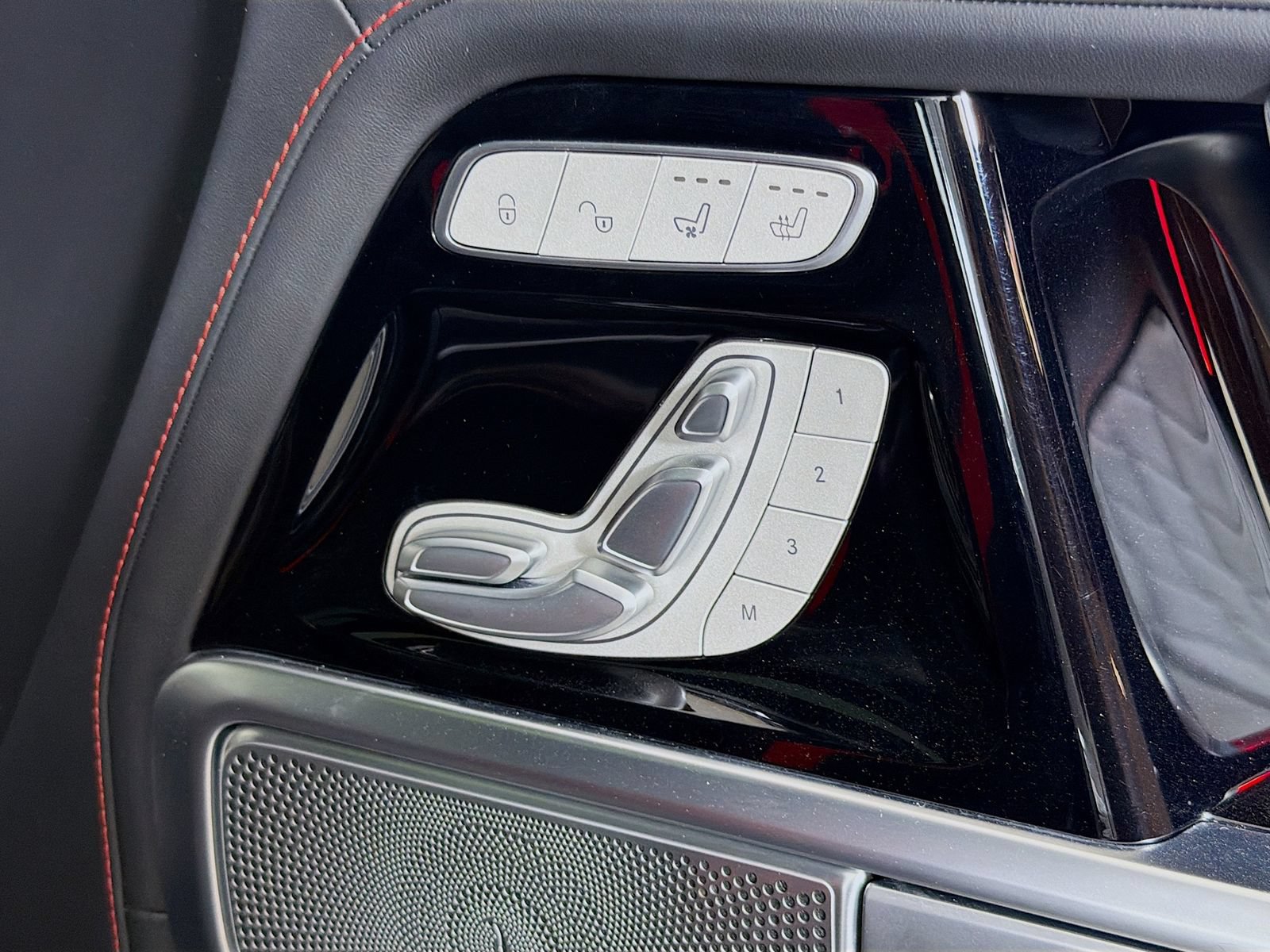 Used 2025 Mercedes-Benz G 63 AMG 4MATIC image 33
