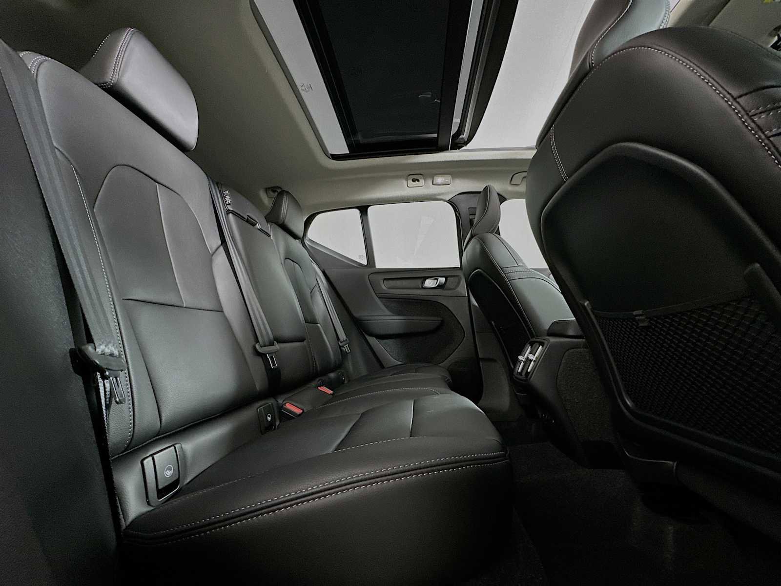 Used 2025 Volvo XC40 B5 Core w/ Protection Package Premier image 26