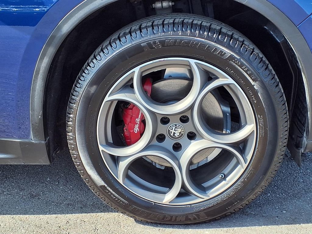Used 2023 Alfa Romeo Stelvio Sprint RWD image 9