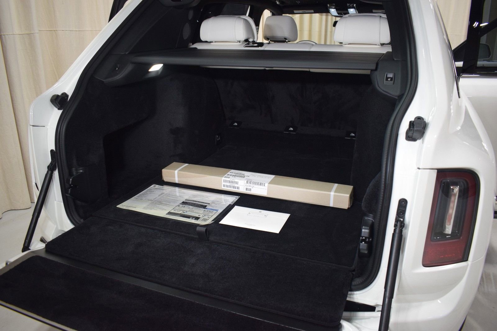 New 2026 Rolls-Royce Cullinan AWD/4WD image 43