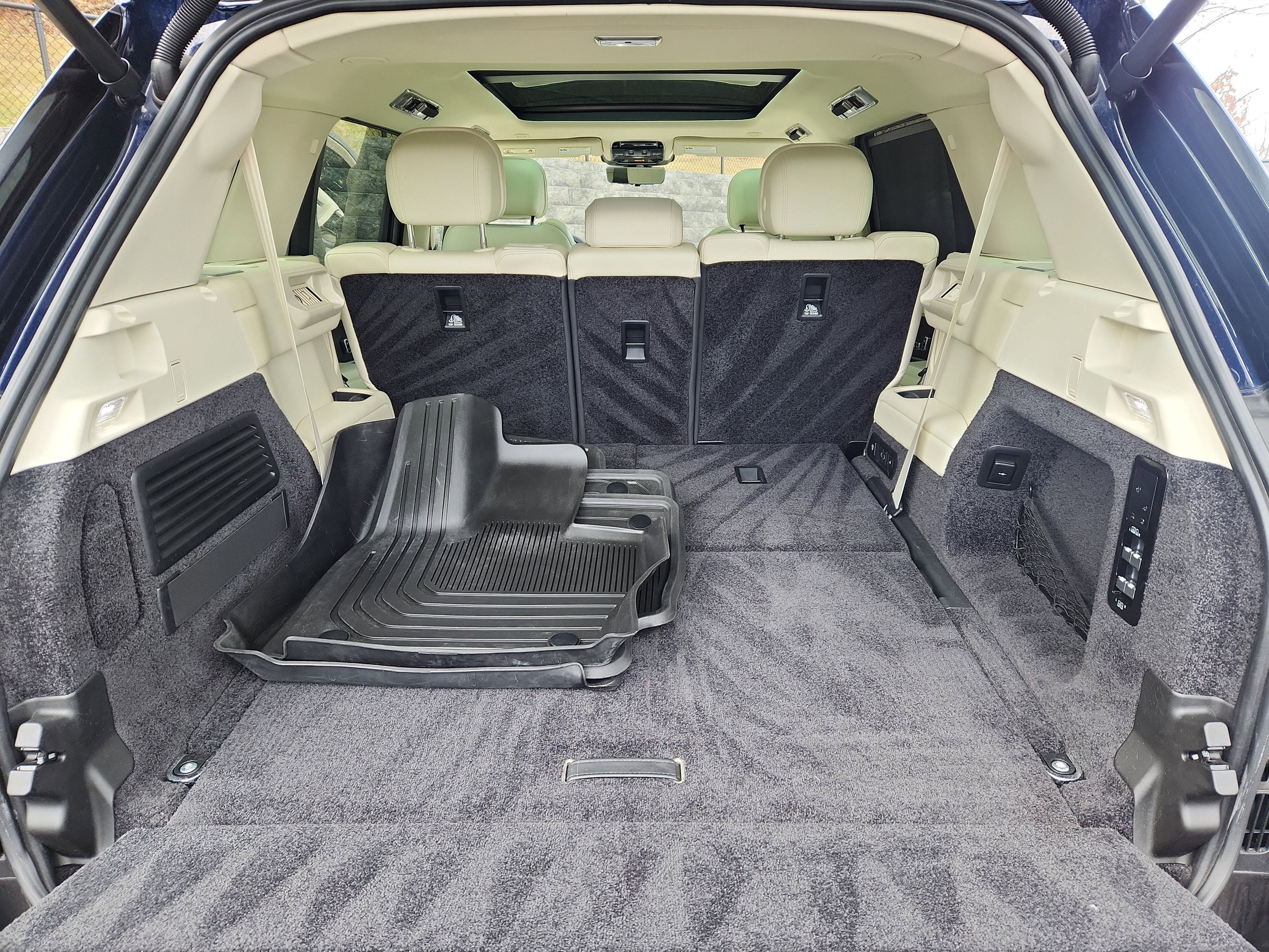 Used 2023 Land Rover Range Rover Long Wheelbase SE image 13