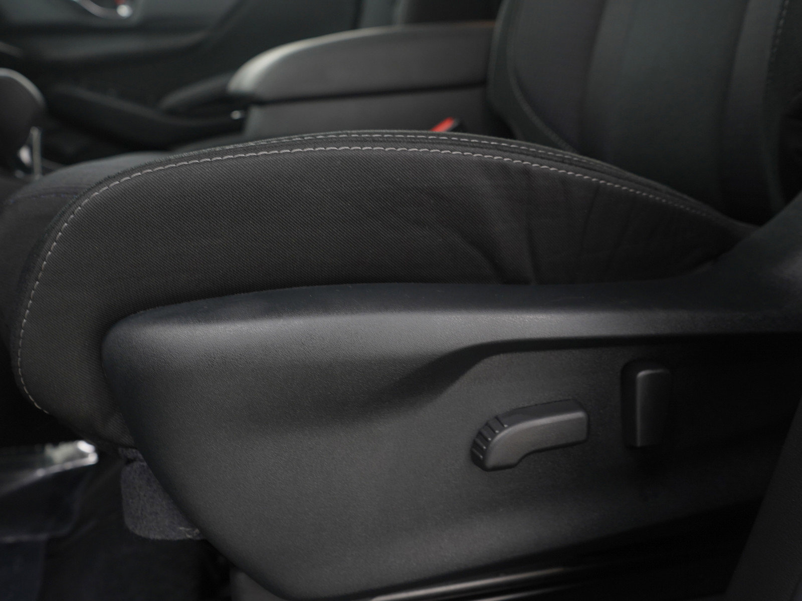 Used 2024 Subaru Ascent Premium w/ Convenience Package image 24