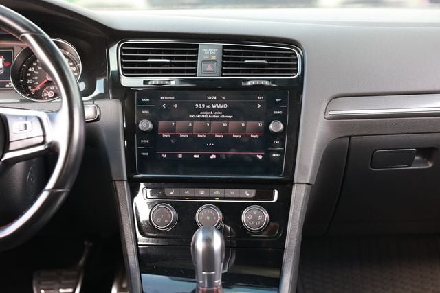 Used 2018 Volkswagen GTI SE FWD image 38