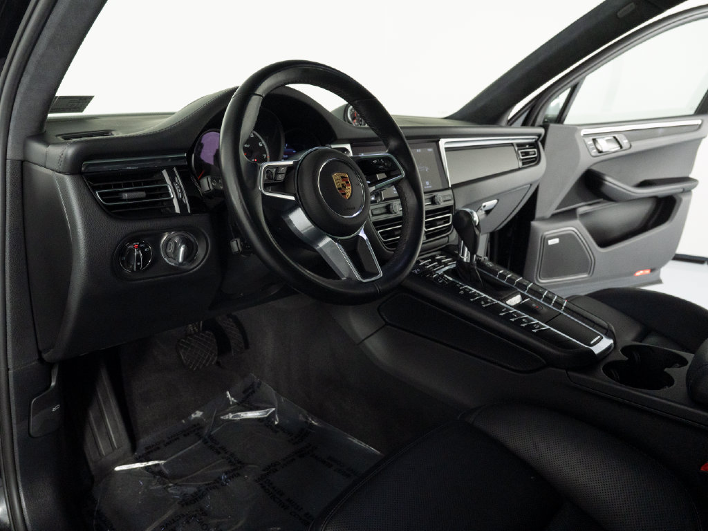 Certified 2021 Porsche Macan Turbo AWD/4WD image 4