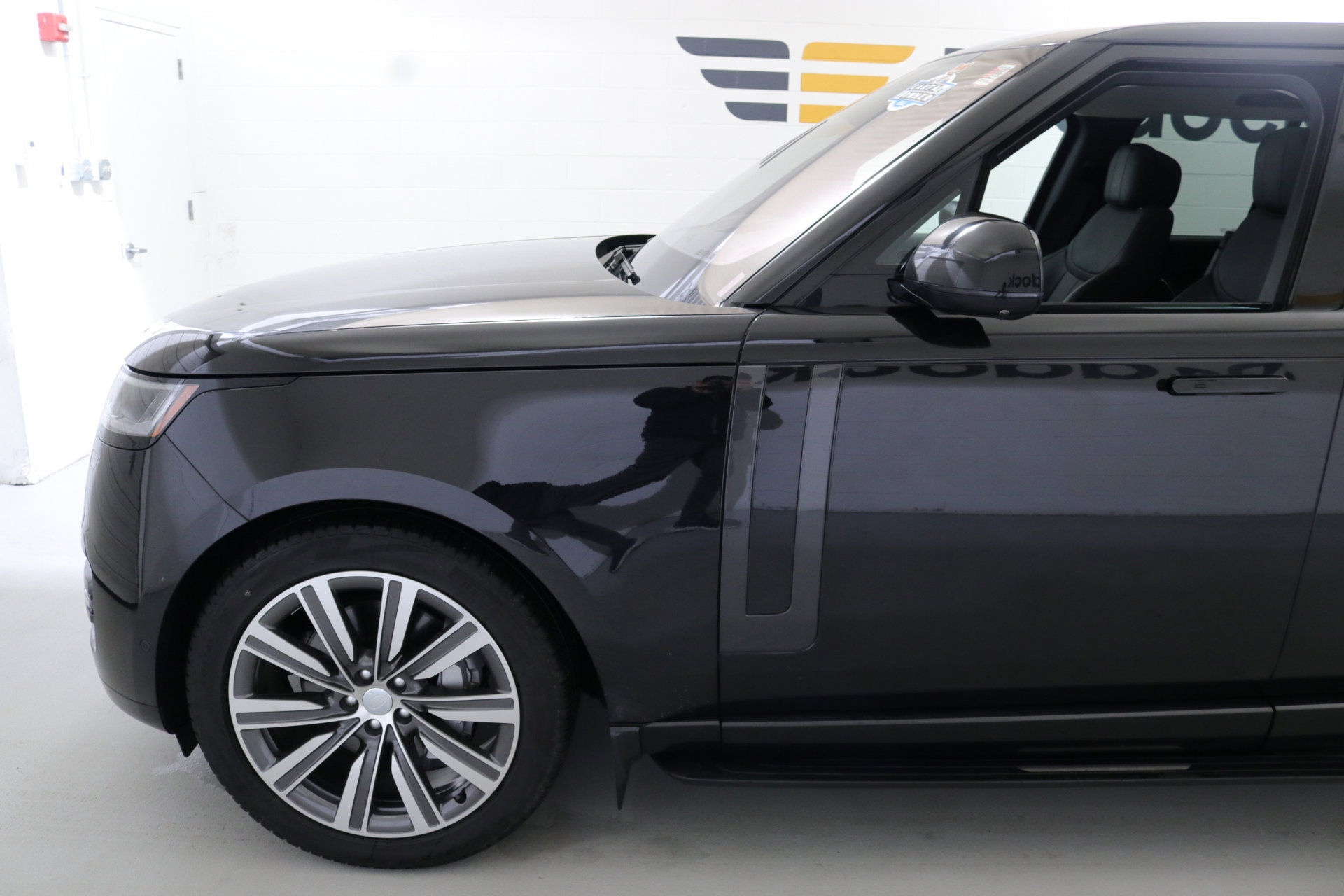 Used 2023 Land Rover Range Rover SE image 4