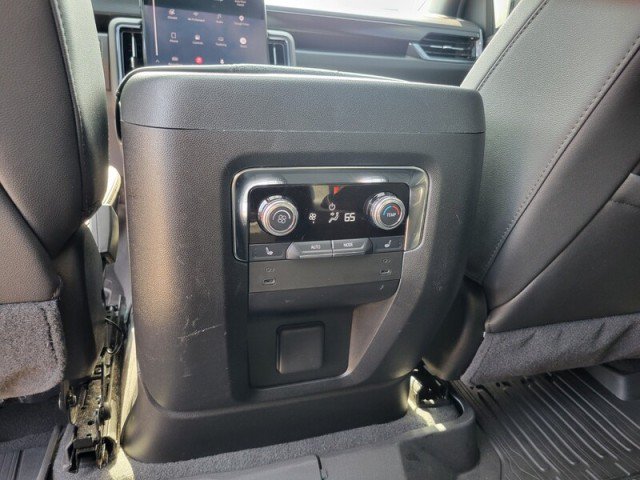 Used 2025 GMC Yukon AT4 w/ AT4 Premium Package AWD/4WD image 28