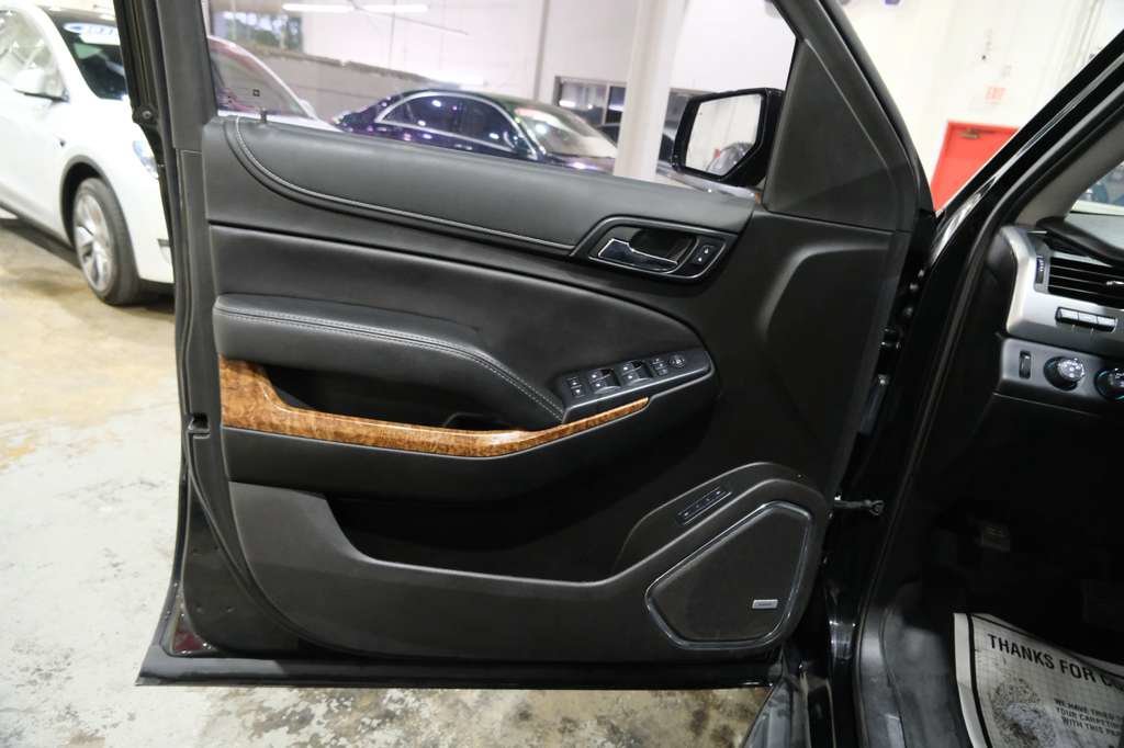 Used 2019 Chevrolet Suburban Premier AWD/4WD image 19