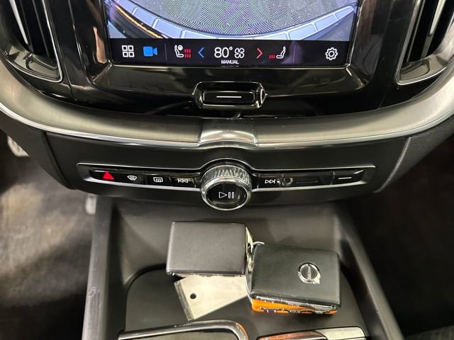 Used 2023 Volvo XC60 B5 Core image 22