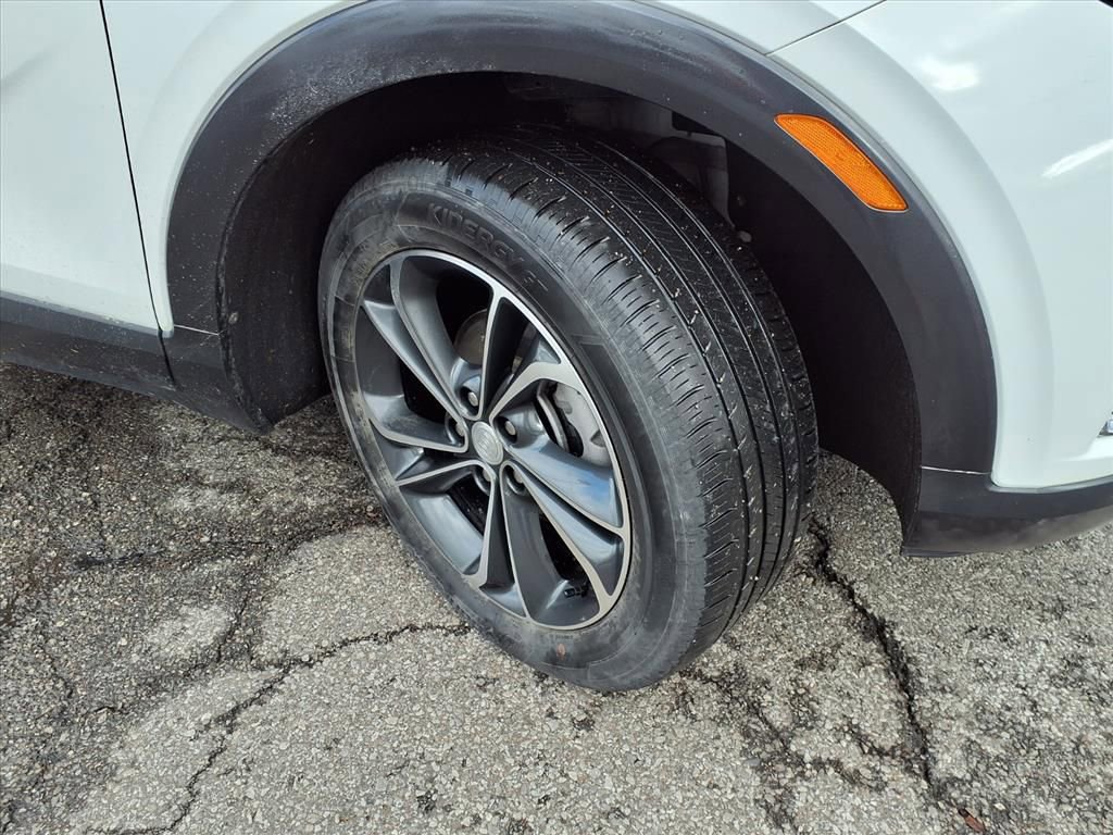 Certified 2020 Buick Encore GX Essence image 40