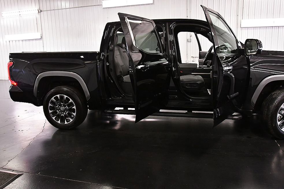 Used 2026 Toyota Tundra Limited AWD/4WD image 32
