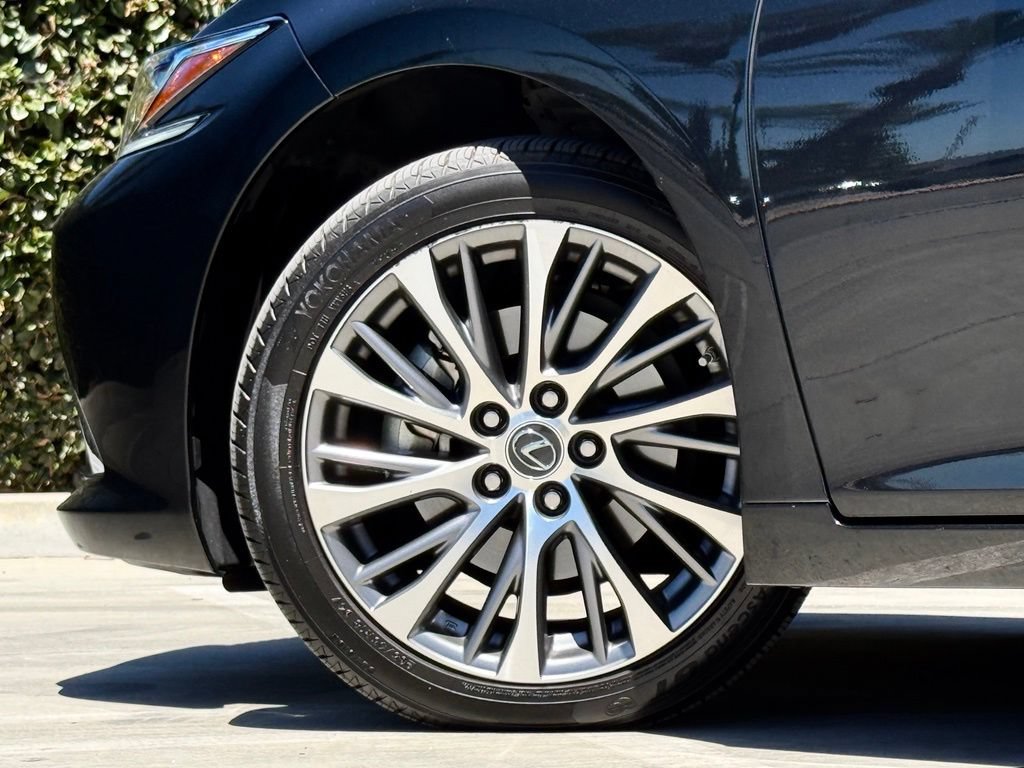 Certified 2021 Lexus ES 300h w/ Premium Package FWD image 10