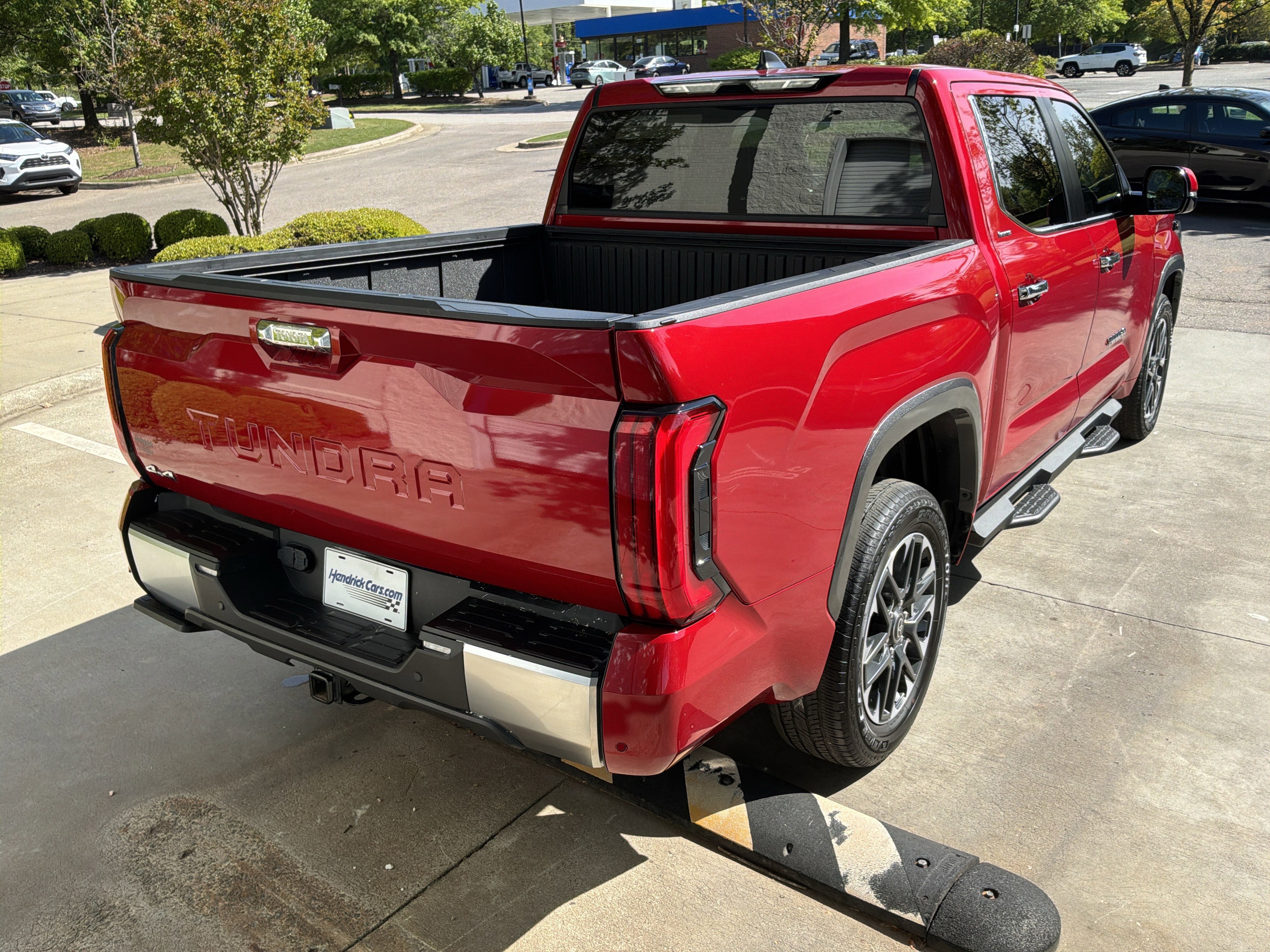 Used 2025 Toyota Tundra Limited AWD/4WD image 10