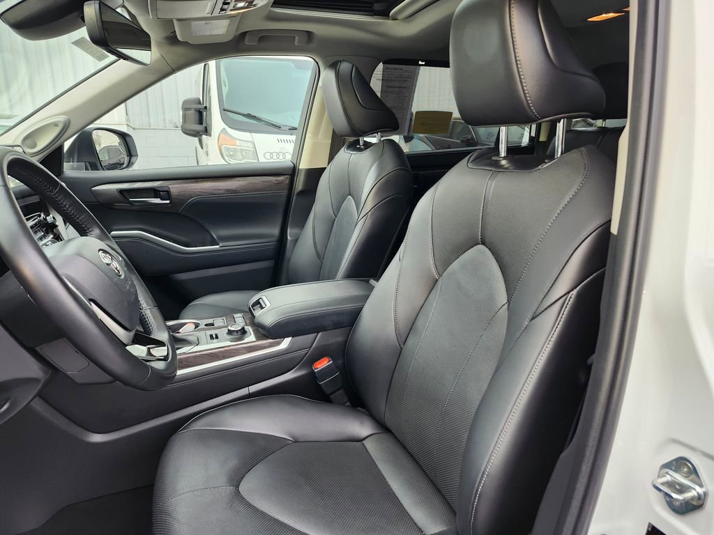 Used 2022 Toyota Highlander Limited AWD/4WD image 10