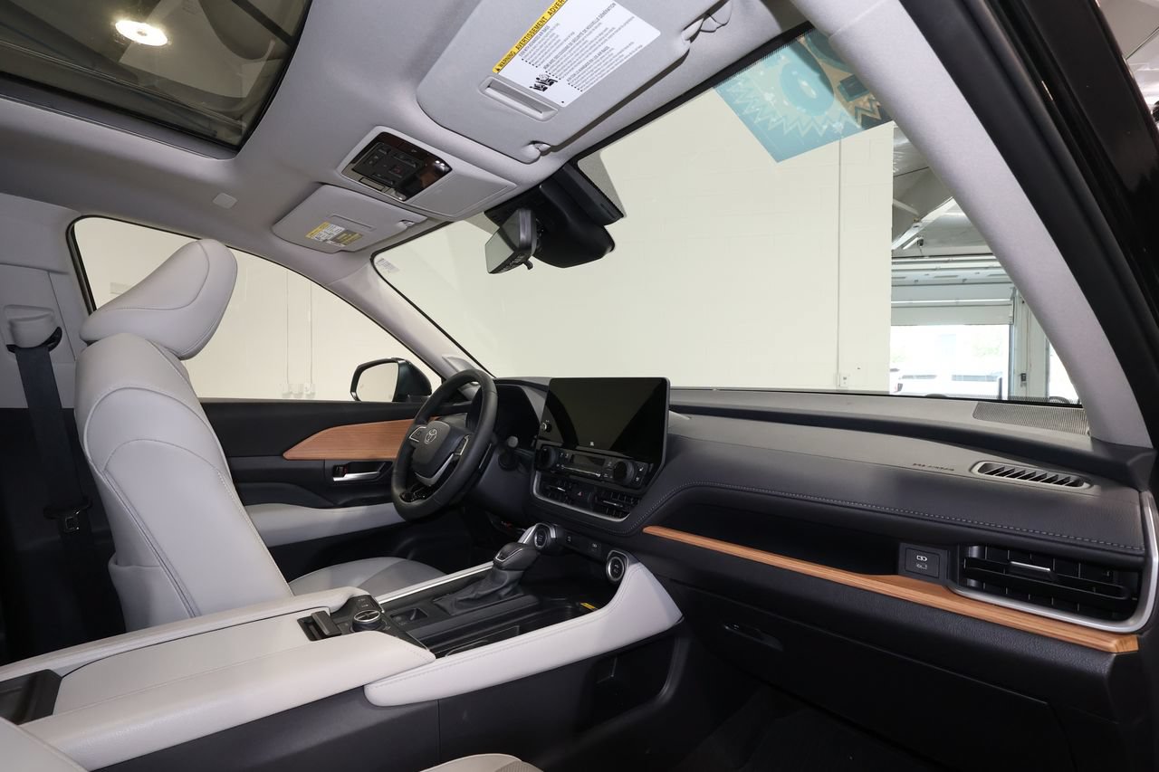 Used 2026 Toyota Grand Highlander AWD image 28
