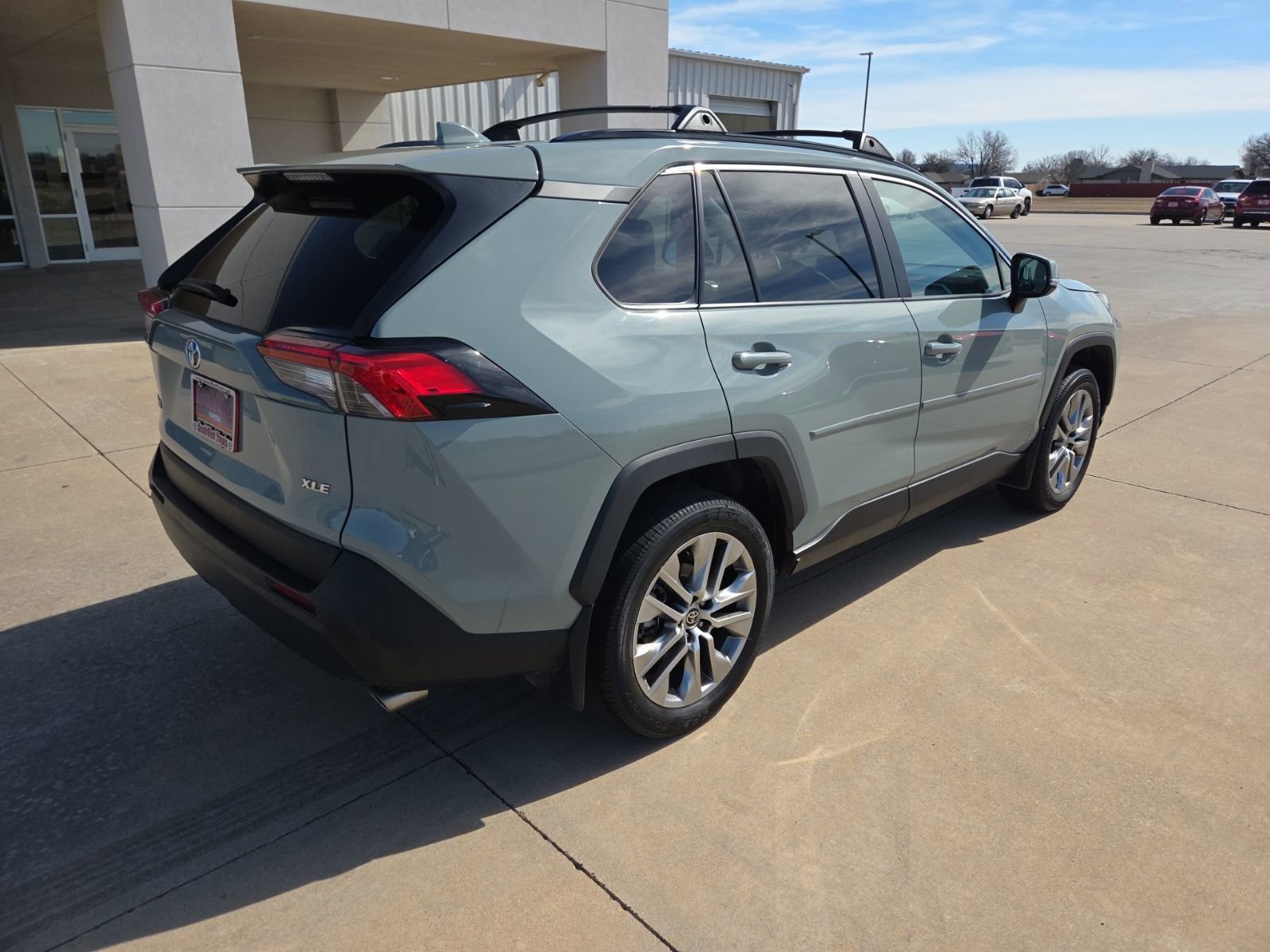 Used 2023 Toyota RAV4 XLE Premium image 5