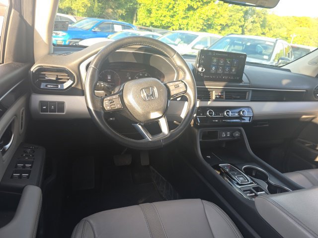 Used 2024 Honda Pilot Touring image 10