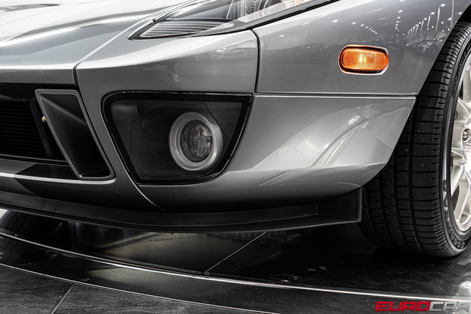 Used 2006 Ford GT RWD image 13