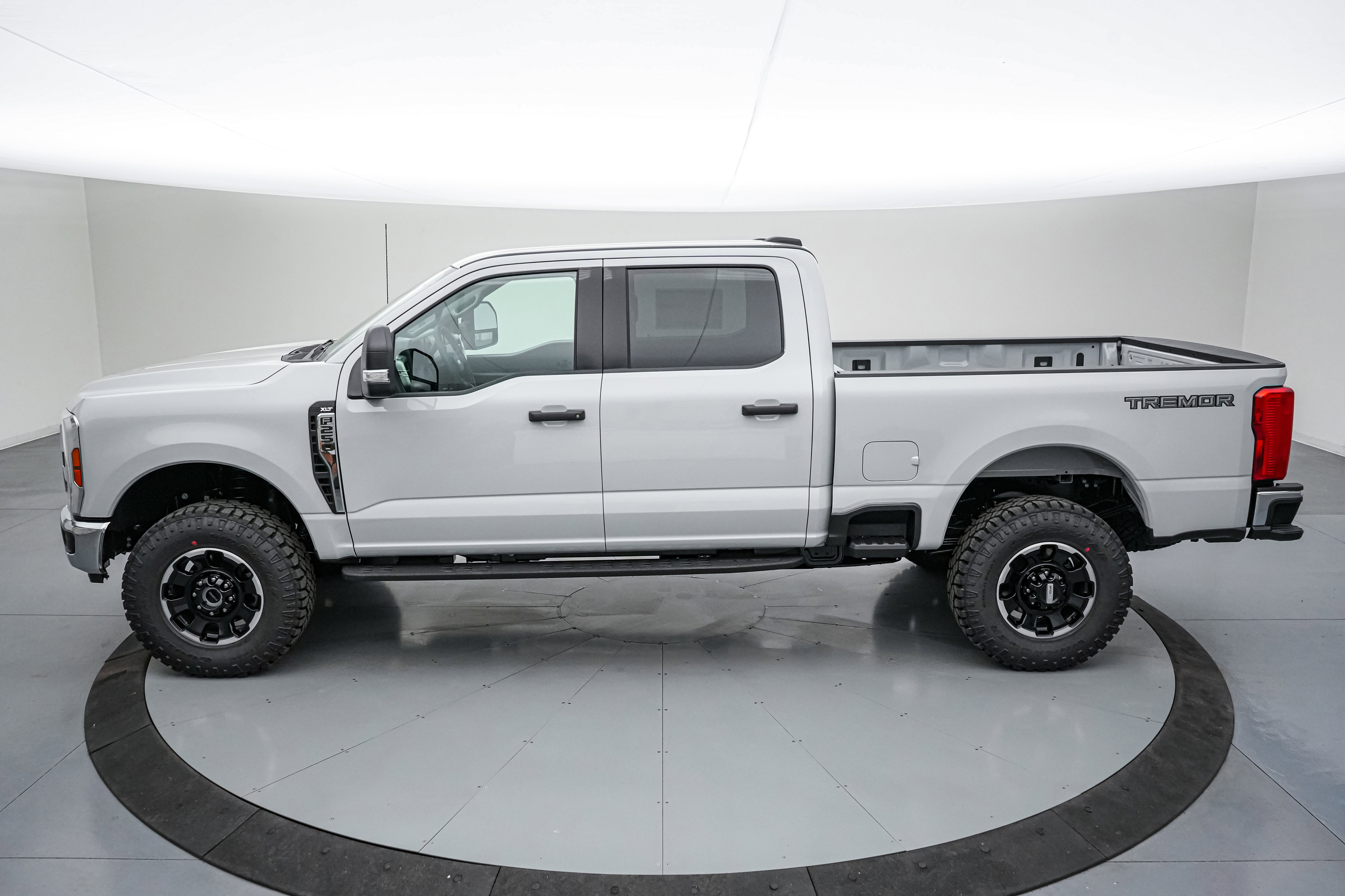 New 2026 Ford F250 XLT w/ Tremor Off-Road Package image 8