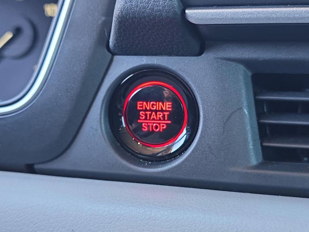 Used 2025 Honda Pilot Touring image 32