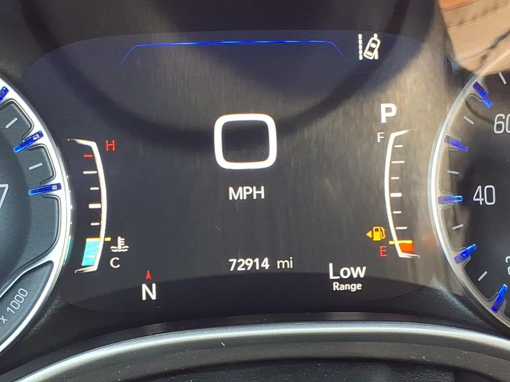 Used 2023 Chrysler Pacifica Touring-L FWD image 20