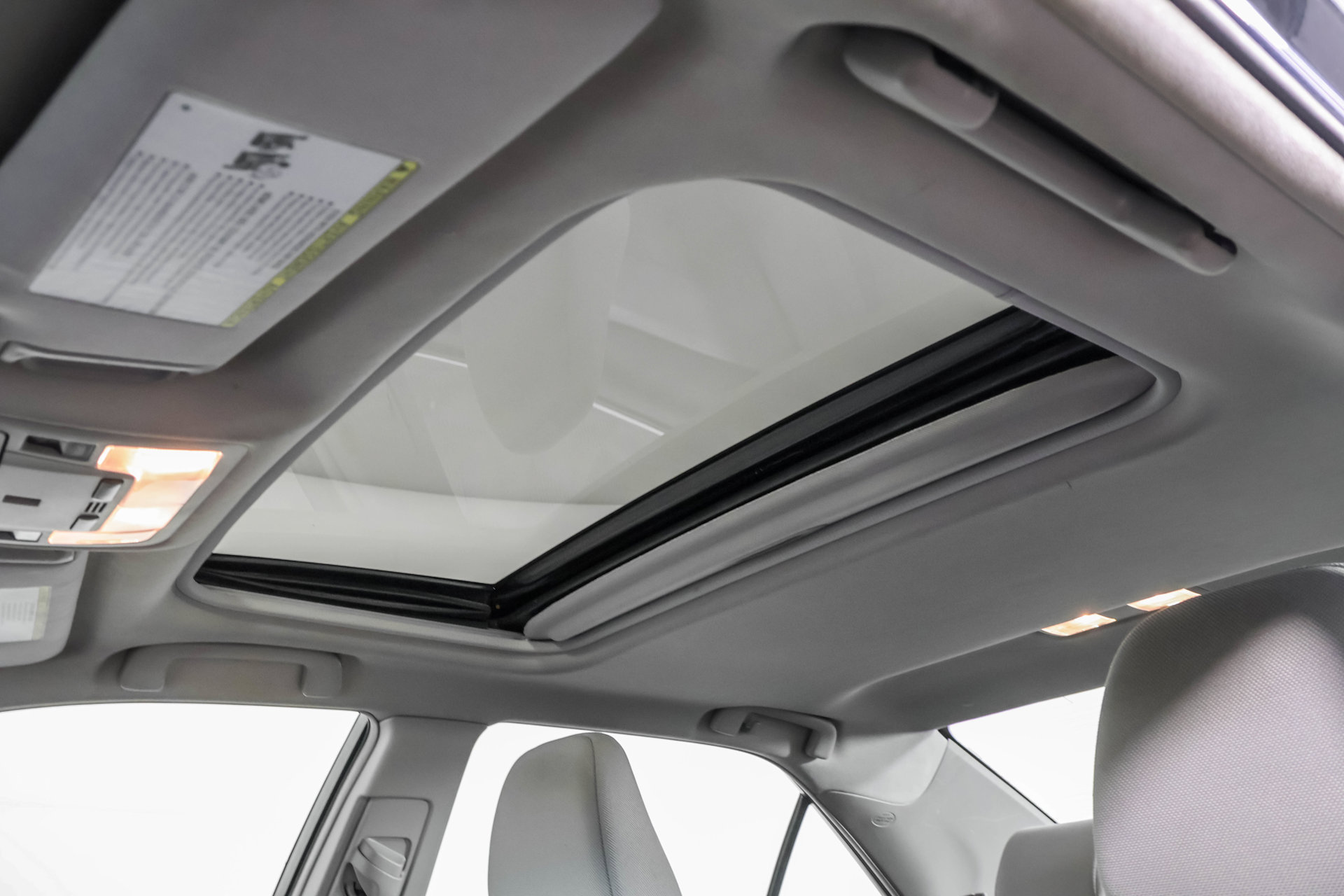 Used 2017 Toyota Camry LE w/ Moonroof Package FWD image 9