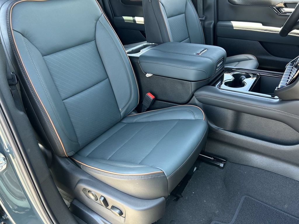 New 2026 GMC Yukon XL AT4 w/ AT4 Premium Plus Package AWD/4WD image 29