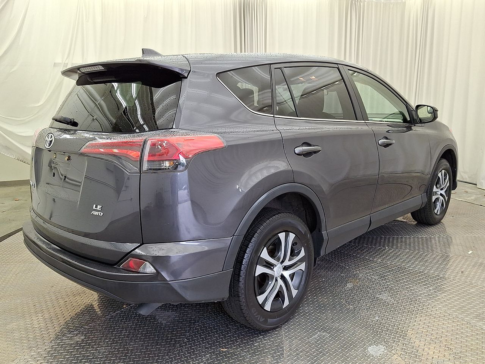 Used 2018 Toyota RAV4 LE w/ All Weather Liner Package AWD/4WD image 25