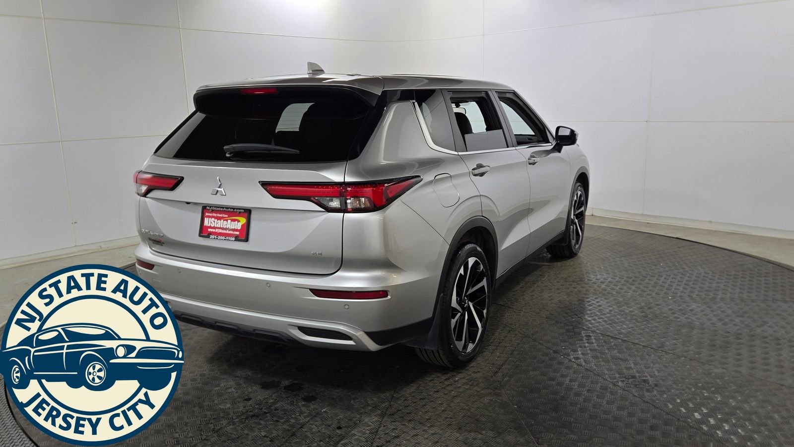 Used 2023 Mitsubishi Outlander SE image 7